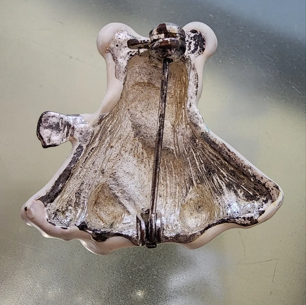Polar bear brooch